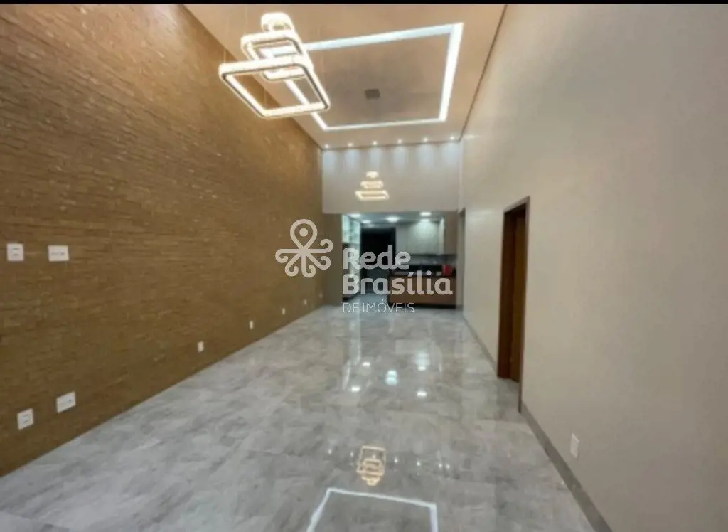 Casa moderna de alto padrão em Vicente Pires.Casa composta por:- 3 Quartos;- 1 S...