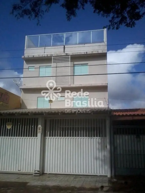 Prédio no Guará II.Prédio residencial e comercial.Descrição:São 6 apartamentos s...