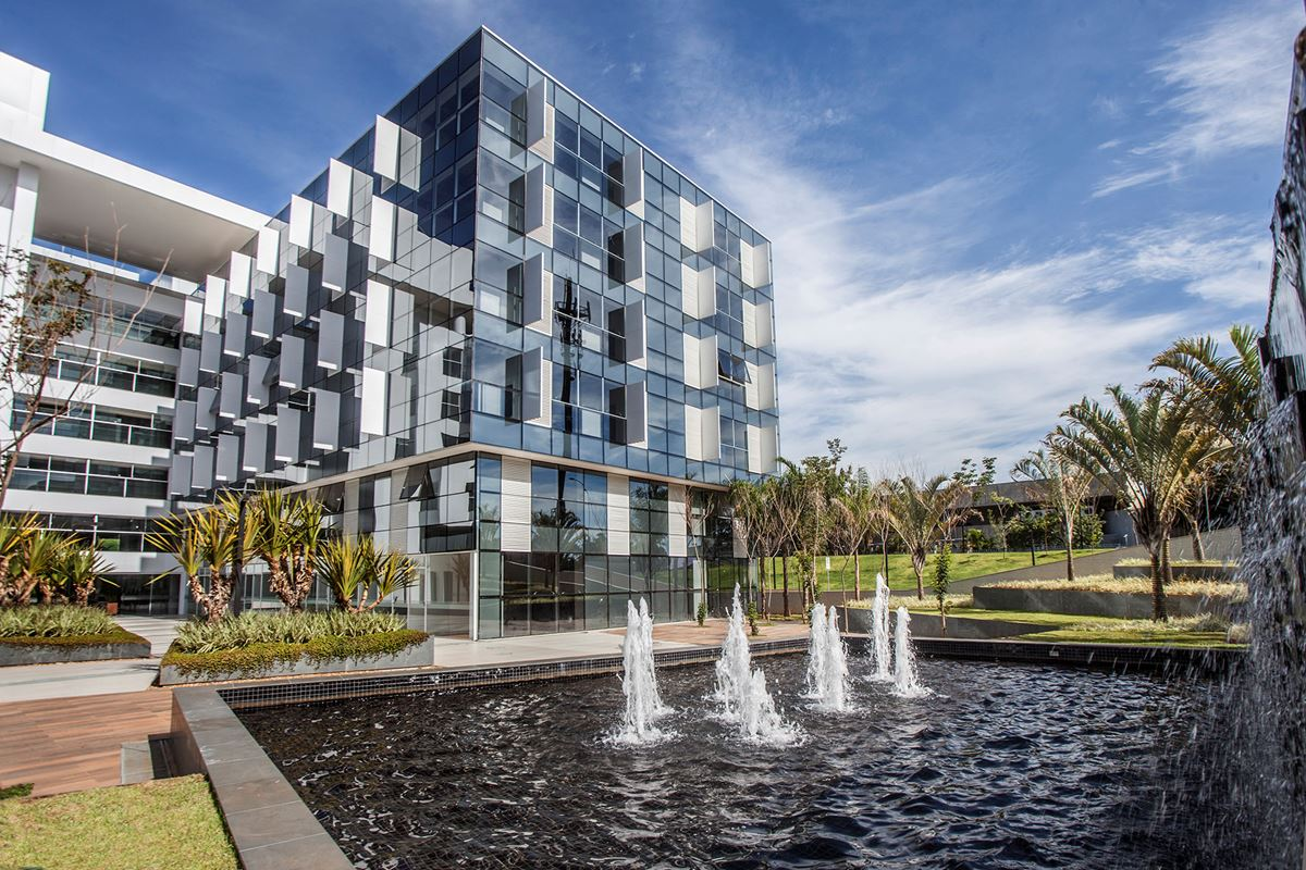 Conjunto de lojas e salas comerciais com possibilidade de expansão para 558 m². ...