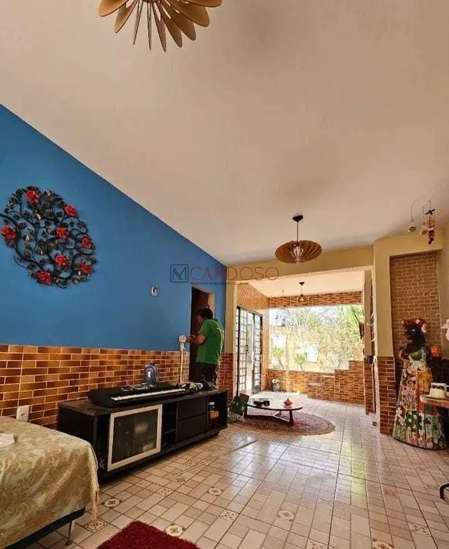 Casa na Quadra 05 em Arniqueiras.Destaques do imóvel:4 quartos amplos, sendo 3 s...
