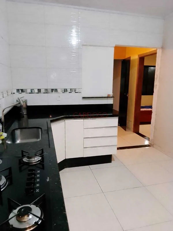 CASA EM ARNIQUEIRASExcelente casa à venda, com ótimo acabamento e espaço bem apr...