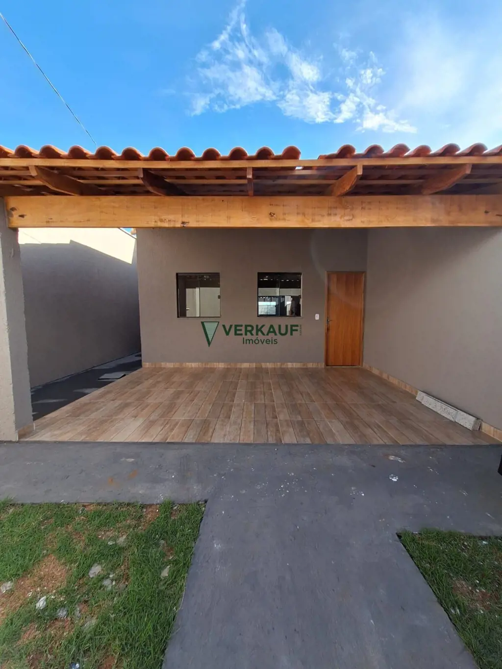 Casa 02 quartos, 01 banheiroSala de estar/ jantar;Cozinha com bancada;Janelas em...