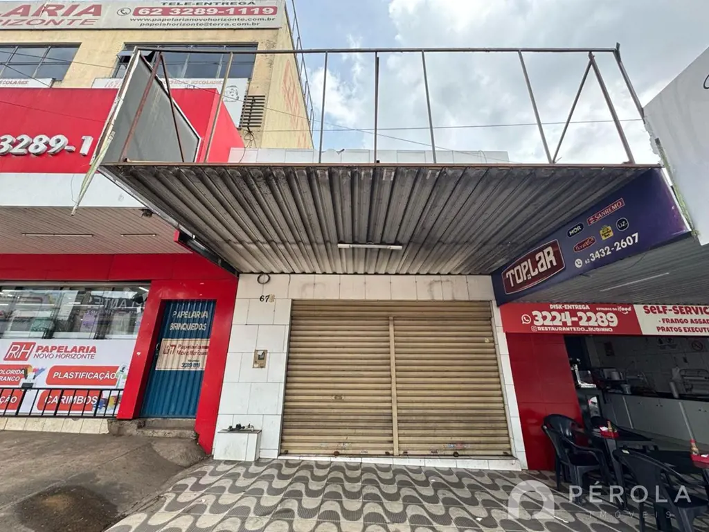 Sala comercial 100m² com pia e dois banheiros. Localizada na Av. César Lattes, p...