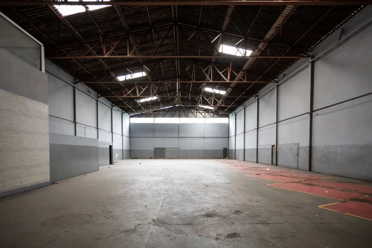 Galpão com 800m², para locação, setor Aeroviário. - 01 escritório - 02 Banheiros...