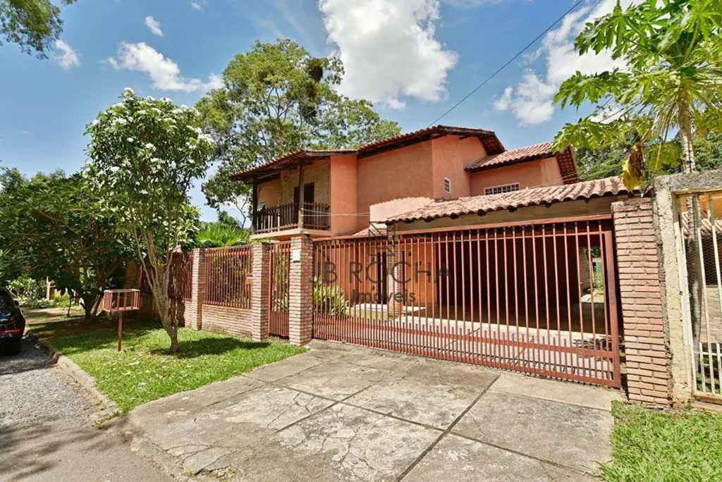 JB ROCHA IMÓVEIS VENDECasa rústica no Condomínio Belvedere Green com dois pavime...