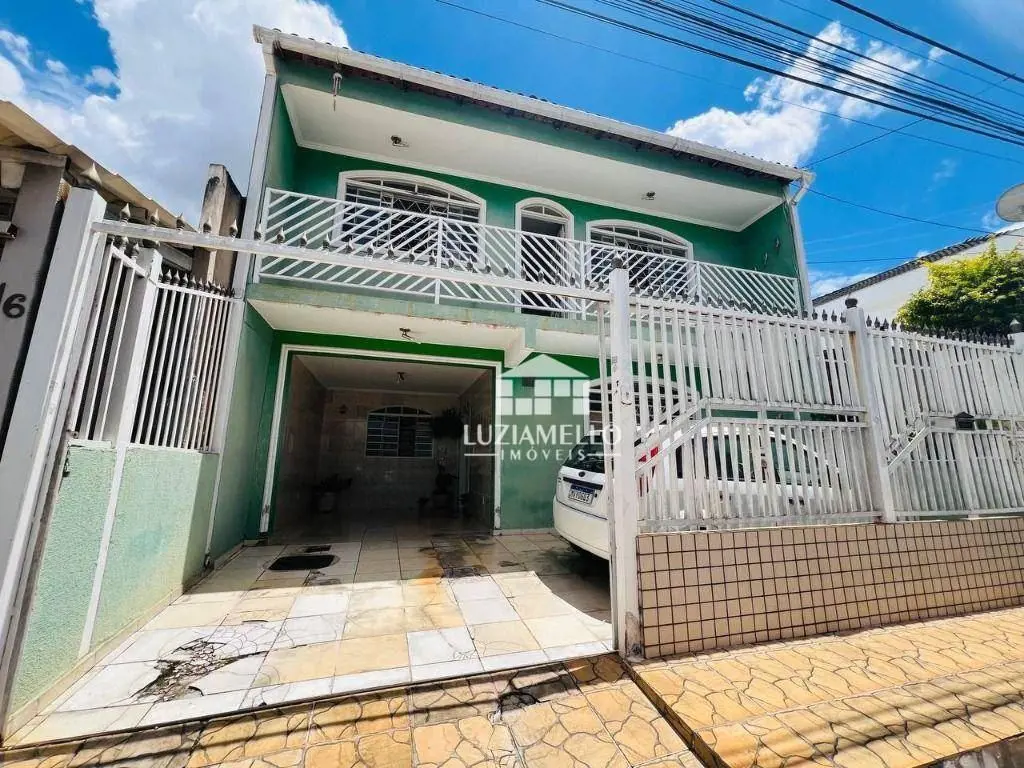 Casa com Dois Pavimentos, Frente Nascente e Vista LivreExcelente oportunidade pa...