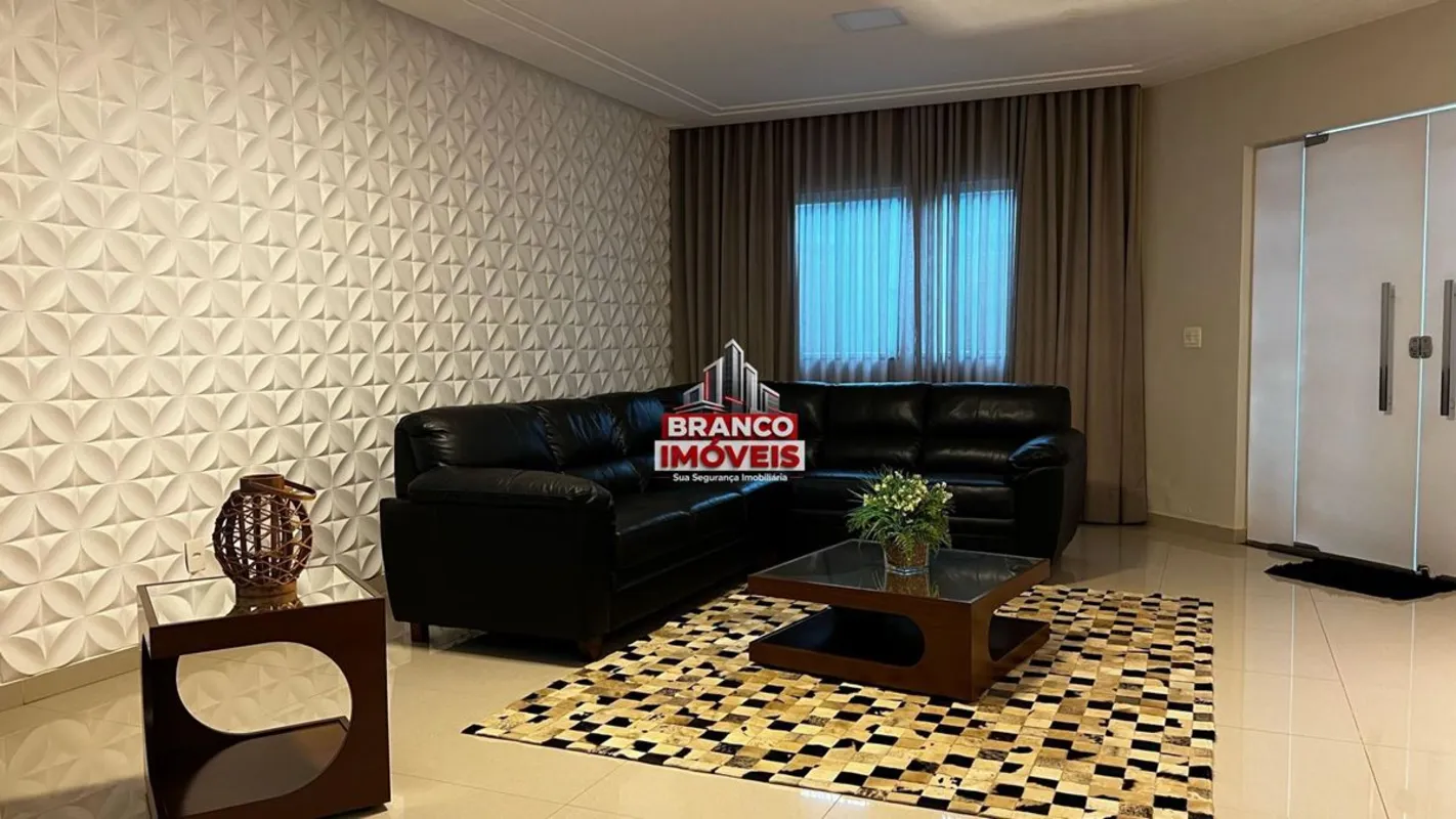 DESCRIÇÃO DO IMÓVEL:Casa Escriturada com 4 Suítes no Jockey Club, Condomínio Fec...
