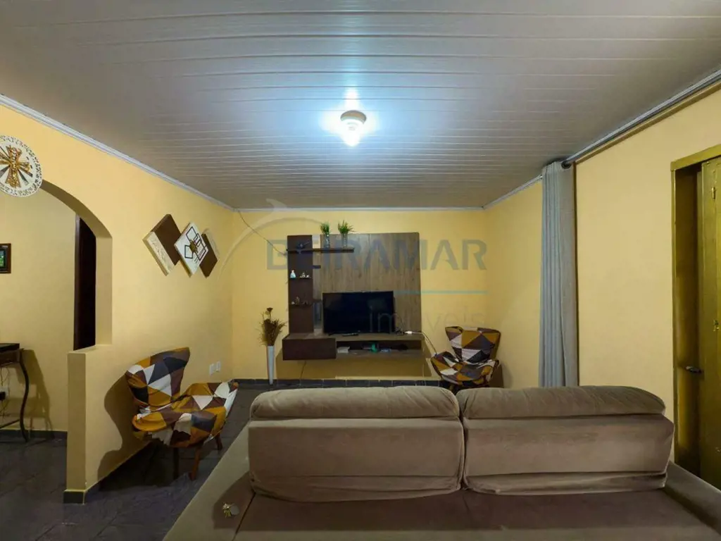 Casa 3 Quartos, 1 Suíte, Quintal, 3 Vagas de Garagem Cobertas à Venda na QNN 4 -...