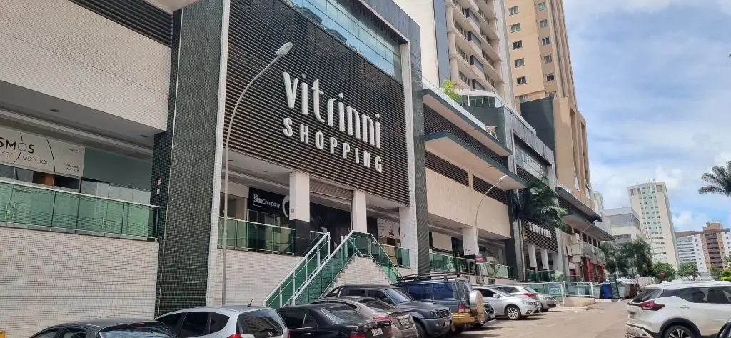 Loja com pé direito duplo.Obs: Ramos de negócios permitidos no local:Acessórios ...