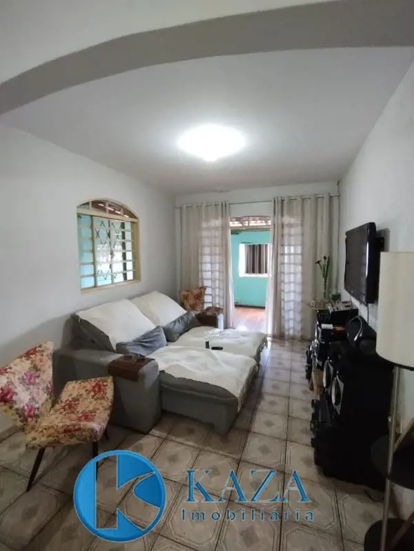 Casa com 03 quartos sendo 1 suíte, sala de tv, sala de jantar, cozinha, garagem ...