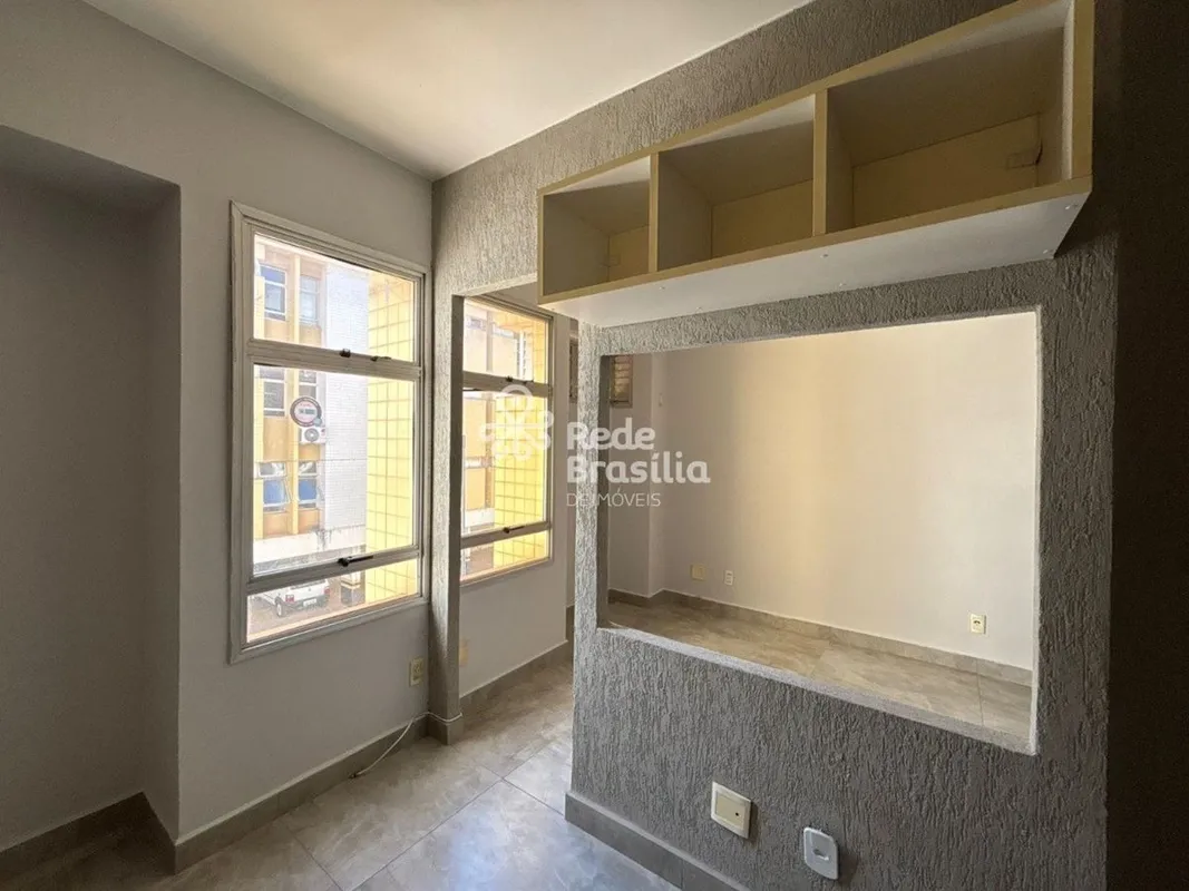 Kitnet de 26 m², completamente reformada, com excelente iluminação natural e ven...