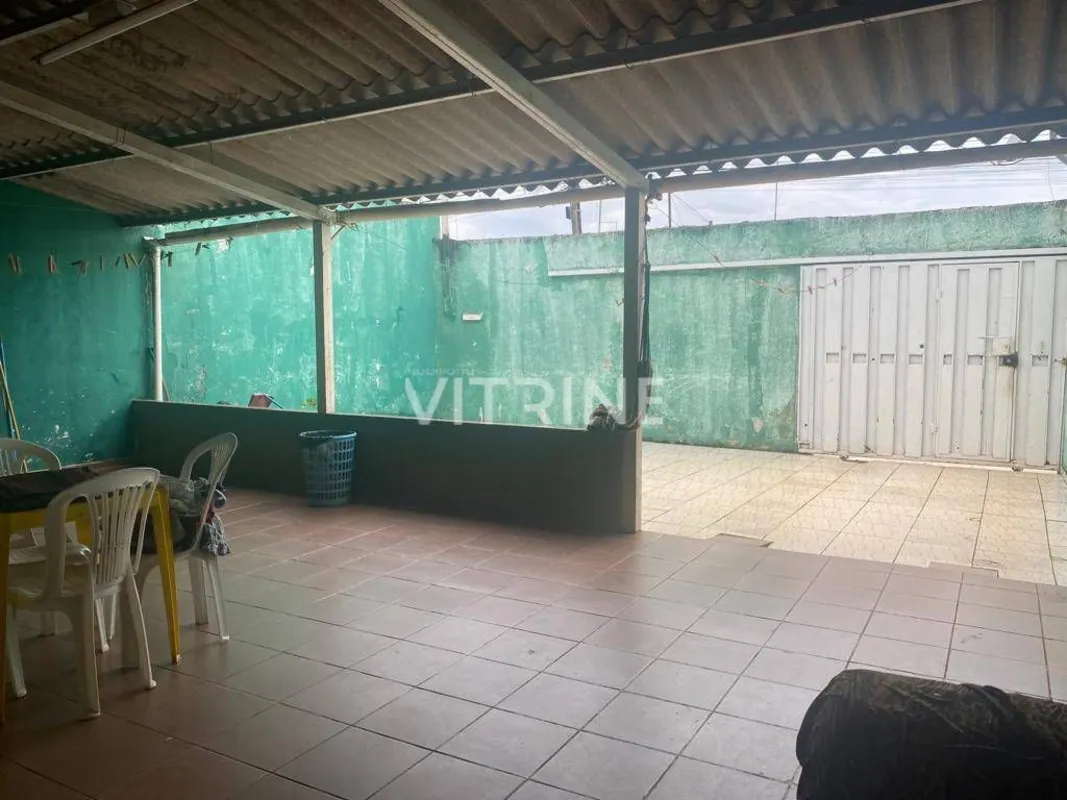 RUA 11HC, NOVO GAMA-GOIAS.CASA COMPOSTA DE 4 QUARTOS, TETO UMA PARTE EM LAJE E A...