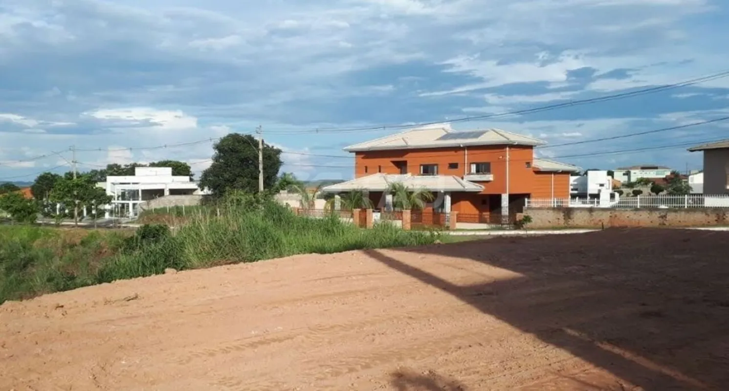 Sua oportunidade de construir seu novo lar, está aqui!Excelente terreno, ESCRITU...