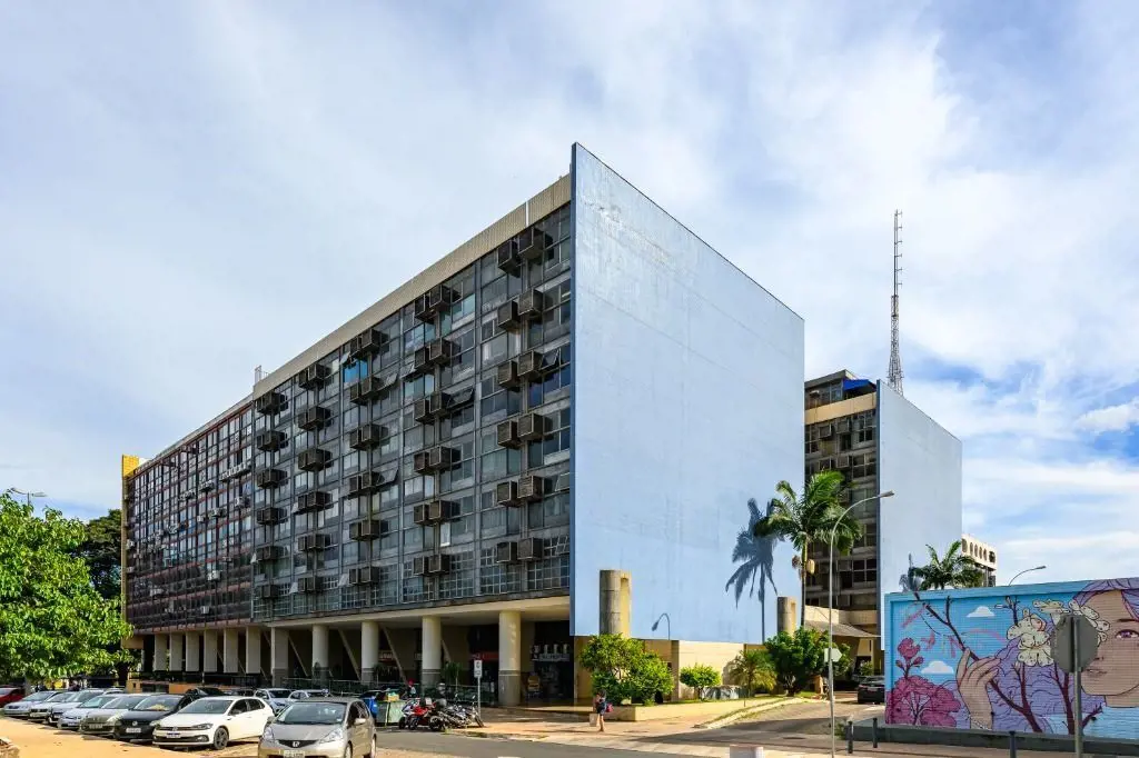 :: Sala com garagem no coração de Brasília!Ed. Palácio do Rádio II. Andar alto (...