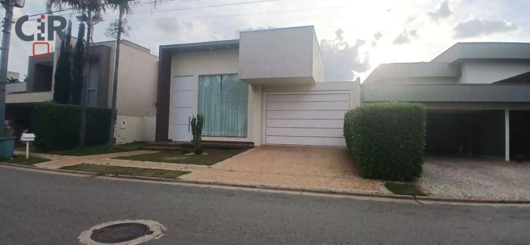 Casa térrea com 211m² de área costruída no Jardins Lisboa. - Ar condicionado nas...