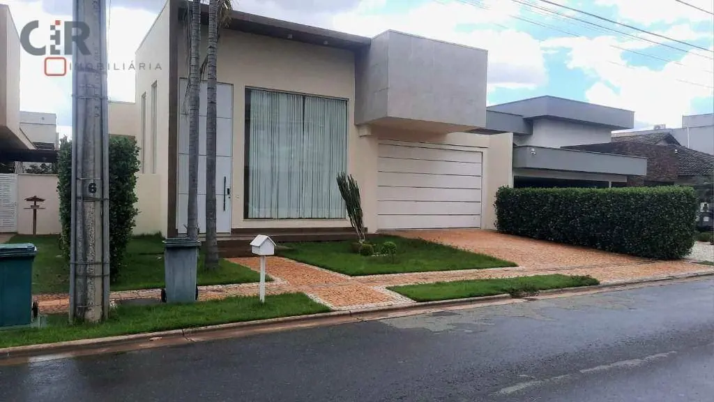 Exclusividade e Sofisticação em Meio à NaturezaCasa térrea com 211m² de área cos...