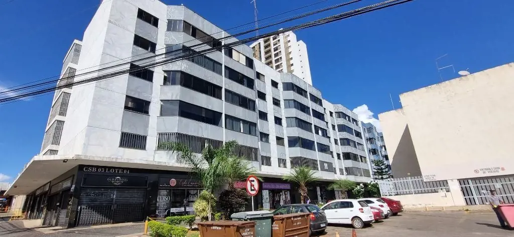 Apartamento no 3º andar, composto por sala, cozinha, sacada, 3 quartos sendo 1 s...