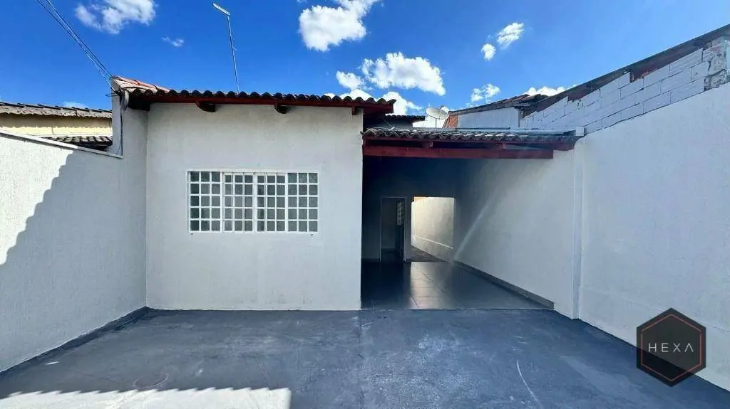 Localização Privilegiada: Situada a apenas 400 metros da Av. Independência e do ...