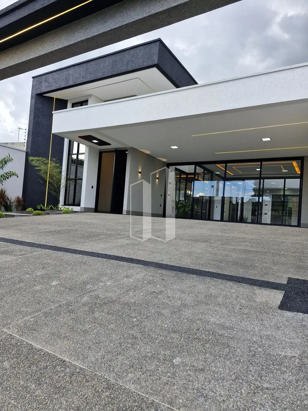 Casa de Alto Padrão  Garagem para 4 carros Sala 3 Ambientes Piso Porcelanato Pis...