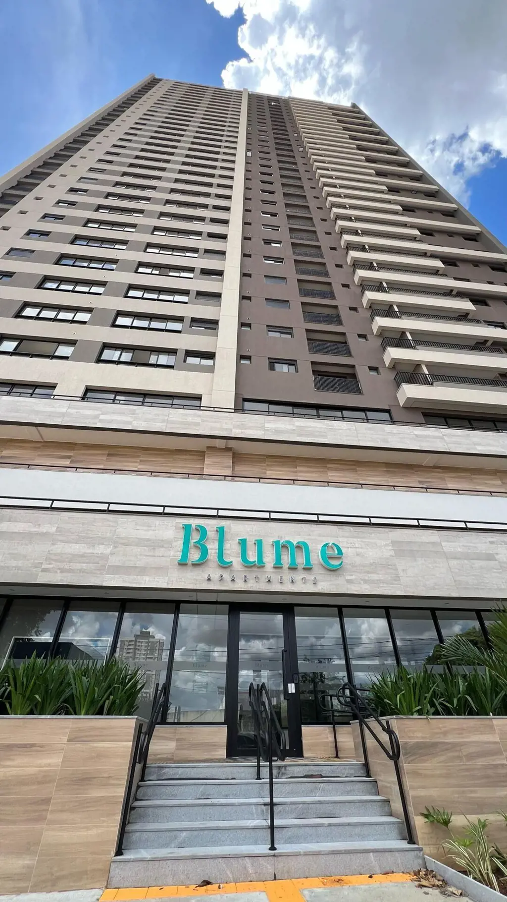 Apartamento á venda com 75,29m² no Setor Serrinha, com 03 suítes, 02 vagas, próx...