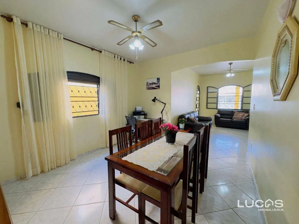 Casa térrea com 4 quartos em lote de 250 m² QNJ 18, Taguatinga NorteValor de ven...
