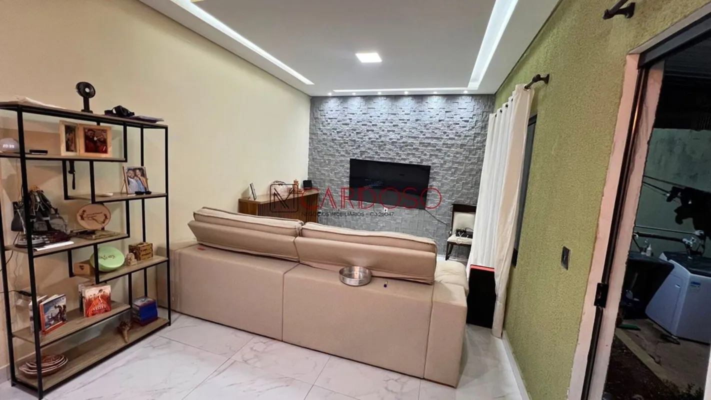 ÁGIO – CASA NA QR 515 | SAMAMBAIA SUL DFCasa com 2 quartos, sendo 1 suíte— Sala ...