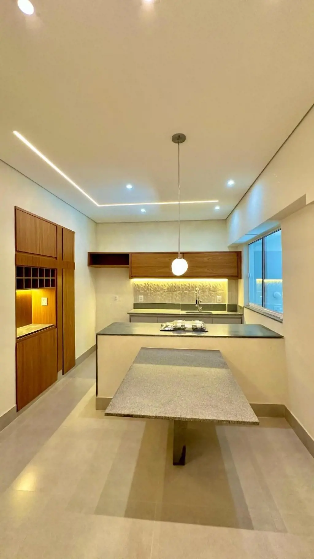 Belíssimo apartamento recém reformado, nascente, com localização privilegiada e ...