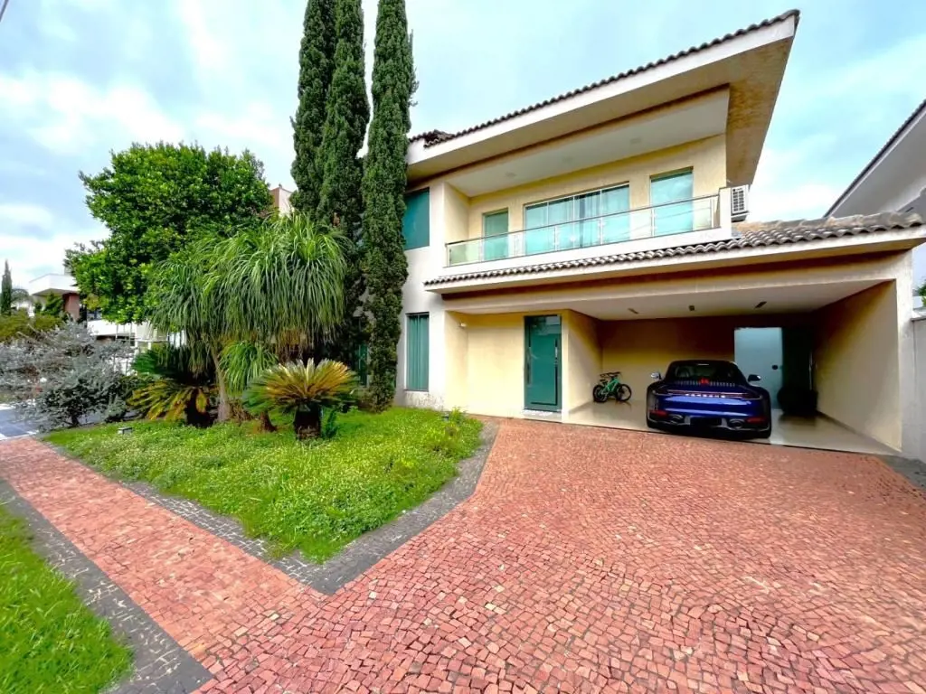 Sobrado com 03 suítes plenas e 04 vagas de garagem no Jardim LisboaExcelente sob...