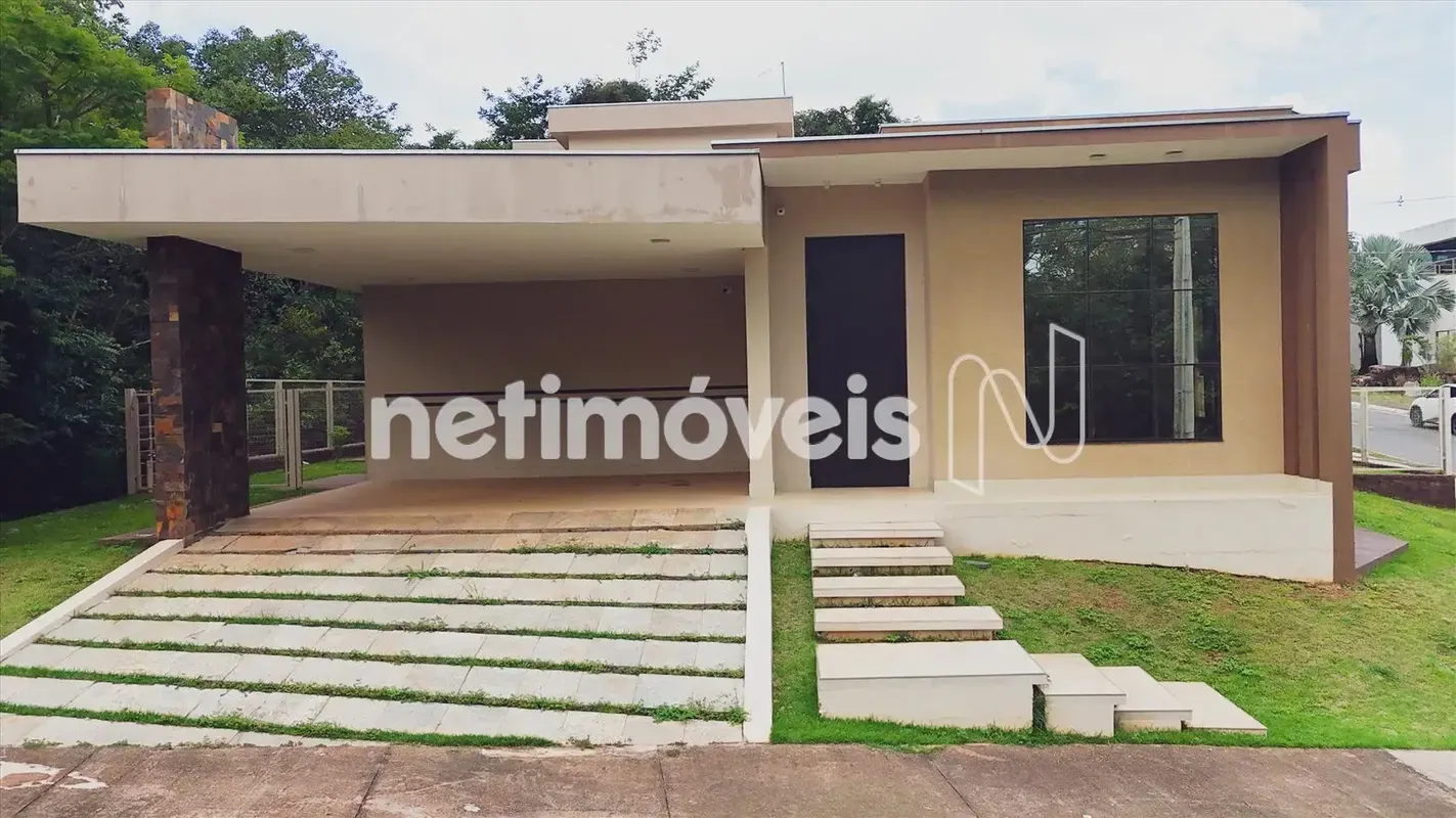 CASA TÉRREA DESOCUPADA RESIDENCIAL SANTA MÔNICA Casa térrea com 05 quartos, send...