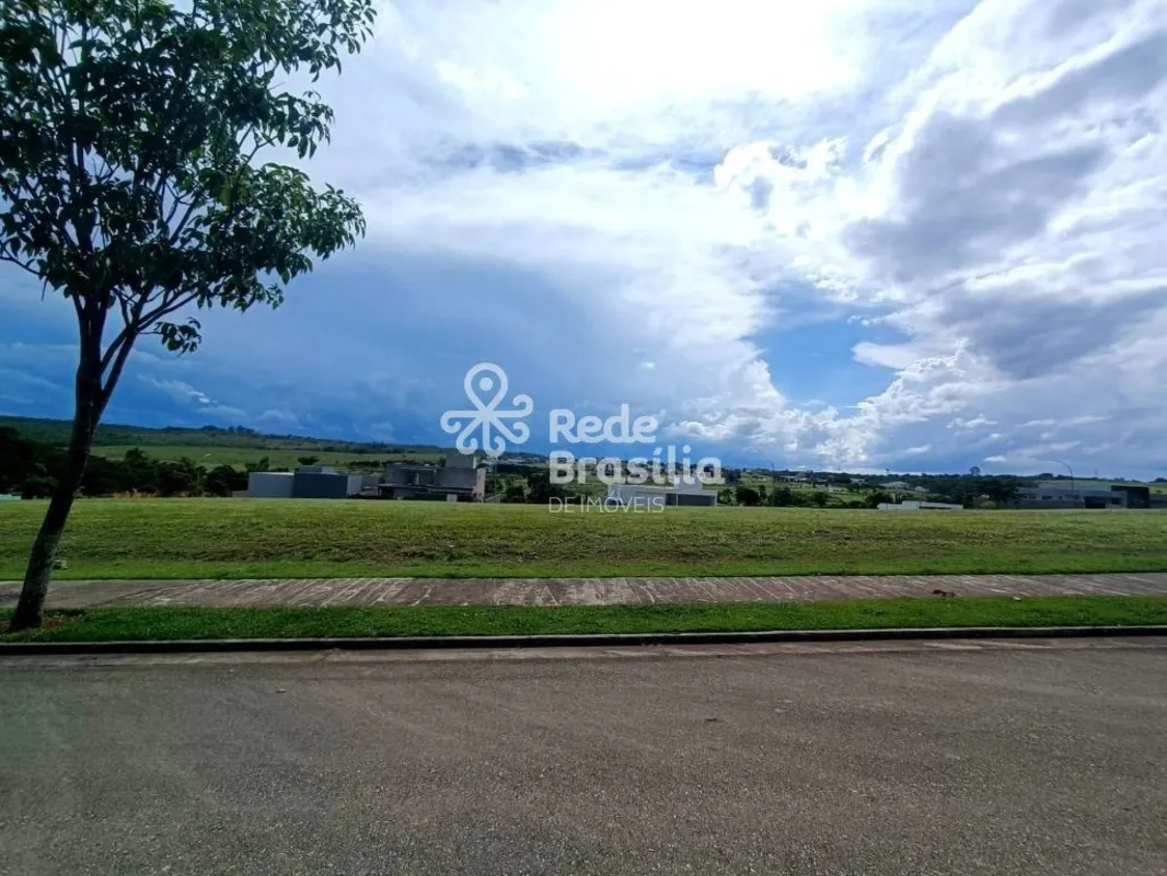 Alphaville Residencial 1 é a perfeita integração entre projeto paisagístico e re...