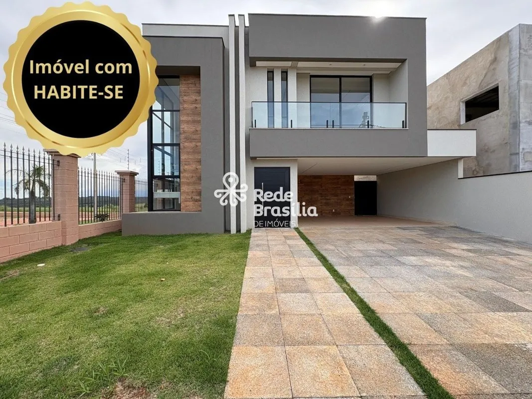 Apresentamos uma sofisticada casa pronta para morar no Condomínio Le Jardin, com...