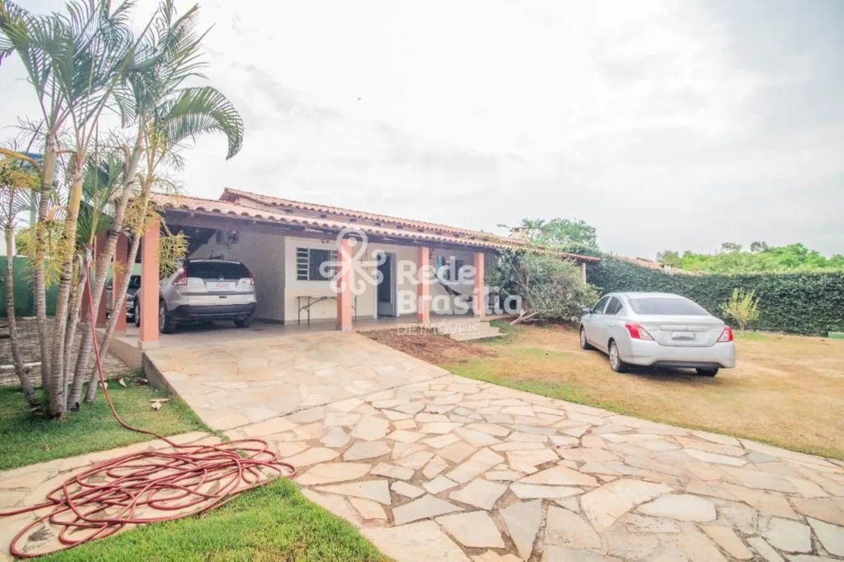 Esta casa no condomínio Belvedere Green oferece um amplo quintal, perfeito para ...