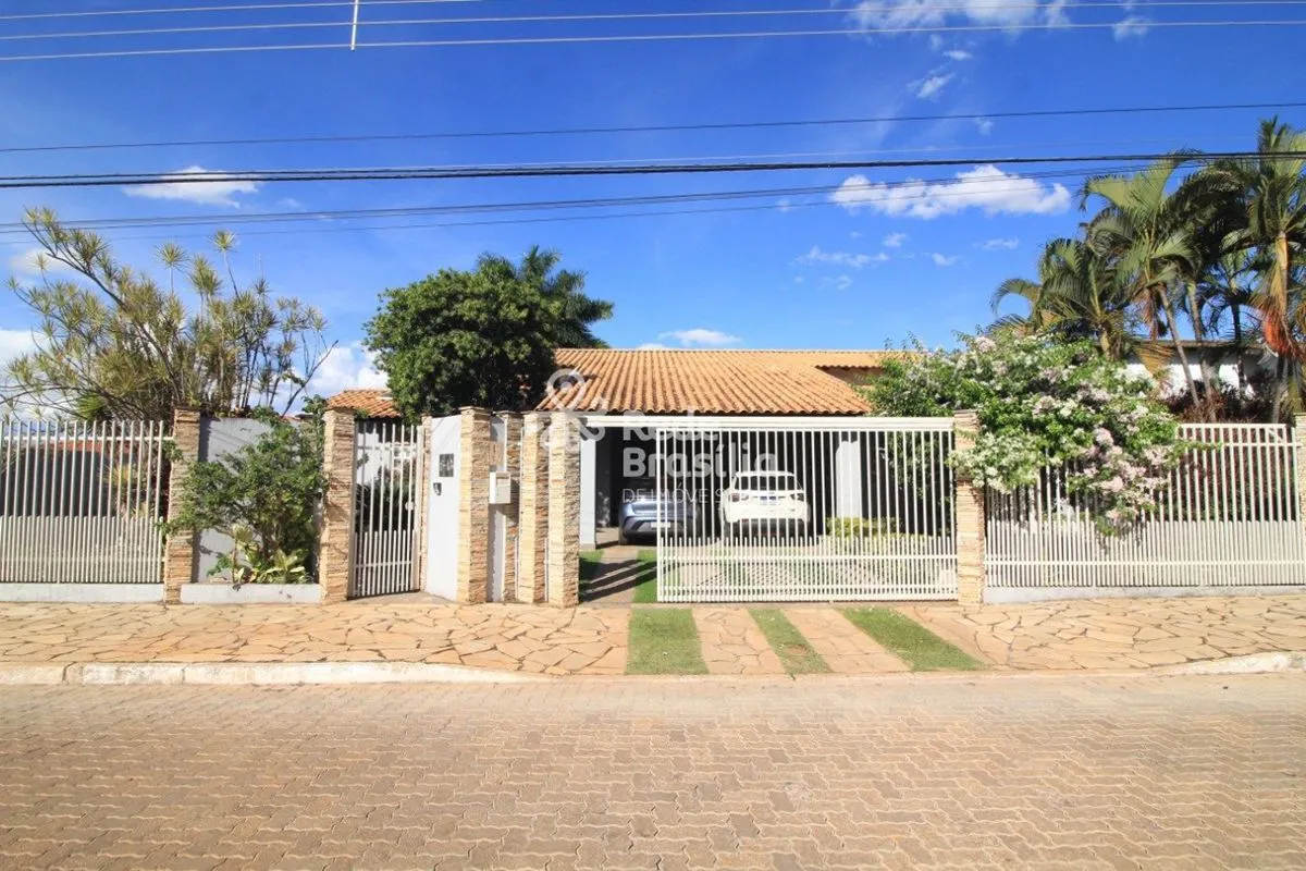 Condomínio Prive Morada Sul Etapa ACasa com construção sólida e ambientes espaço...