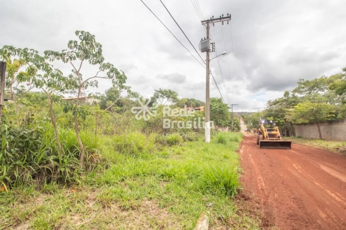 Terreno situado no Condomínio Solar da Serra; localizado em área particular com ...
