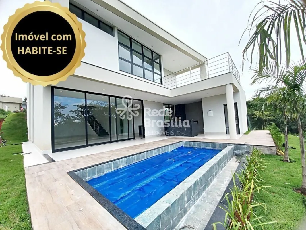 Casa Nova com 4 Suítes, com Habite-se, linda vista para o vale, piscina e espaço...