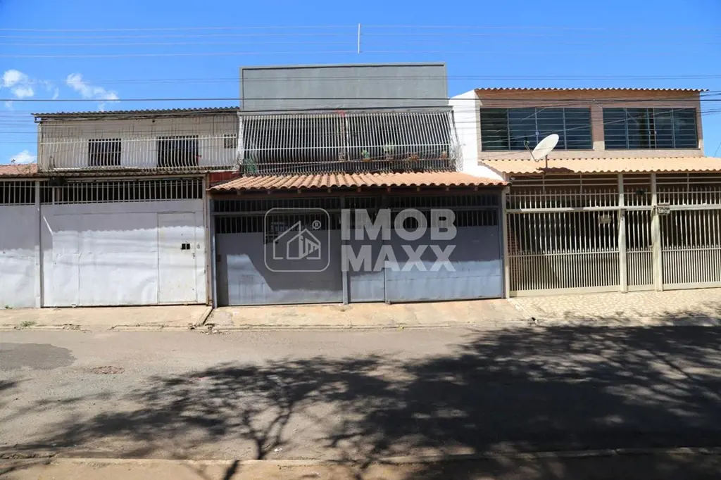 Venda em Samambaia Sul: Casa com 130m², 4 dorms , 1 suíte e 3 banheiros por R$ 4...