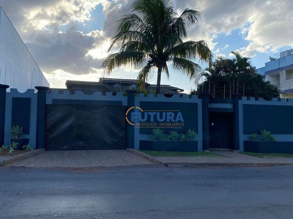 A FUTURA NEGÓCIOS IMOBILIÁRIOS disponibiliza para LOCAÇÃO:Excelente casa de alto...