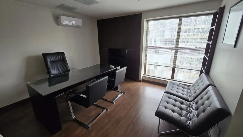 Apresentamos um conjunto exclusivo com 3 salas comerciais totalmente mobiliadas,...