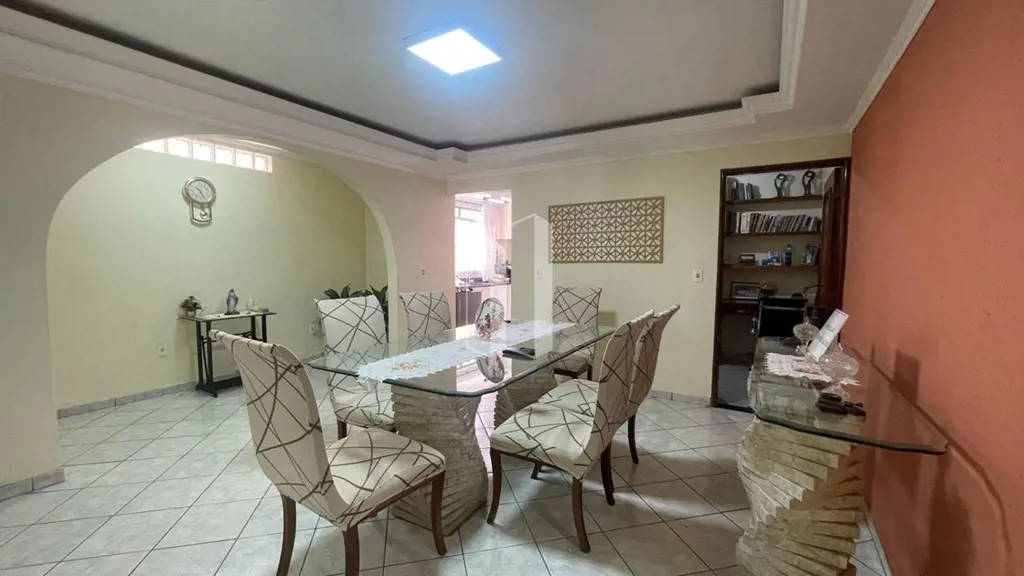 Casa à venda no Jardim América - Goiânia/GO 04 quartos (1 suíte), 2 banheiros, e...