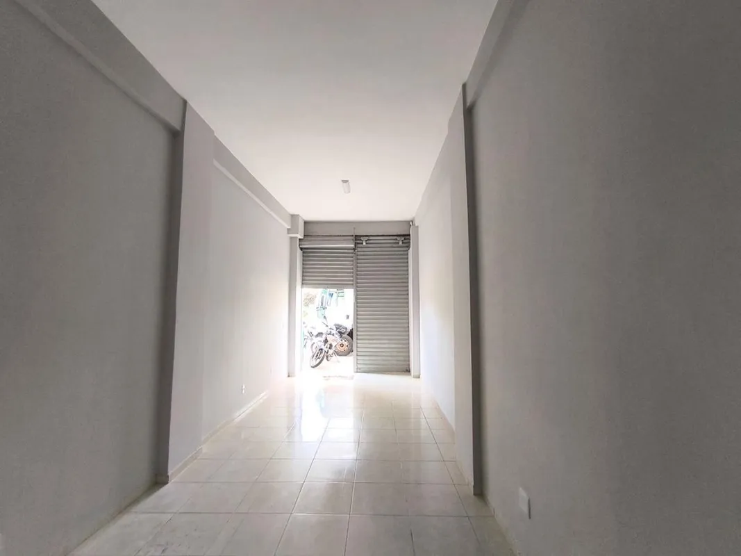 C?d: 01854.028Excelente loja com um banheiro com 44m? em uma das avenidas mais m...