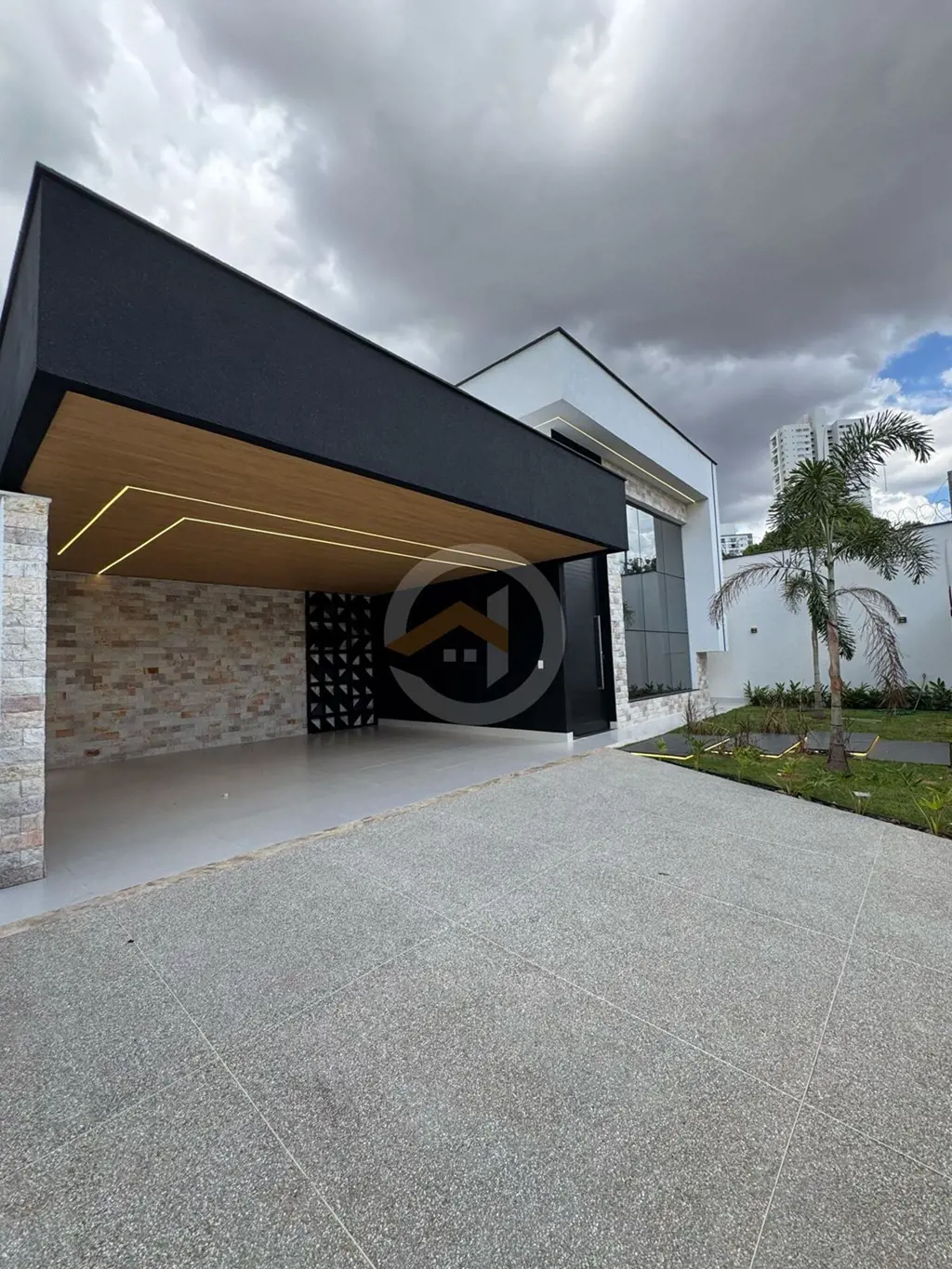  Casa Alto Padrao no Jardim Atlantico 4 suítes plenasSala pé direito 4,50mPorcel...