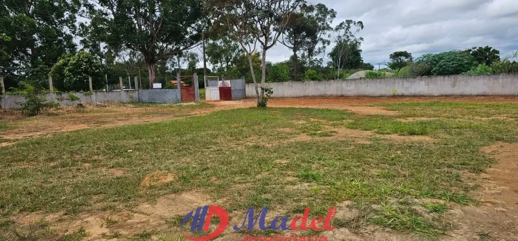 Madel imobiliária vende chácara no Núcleo Rural Vale Verde escriturada e registr...