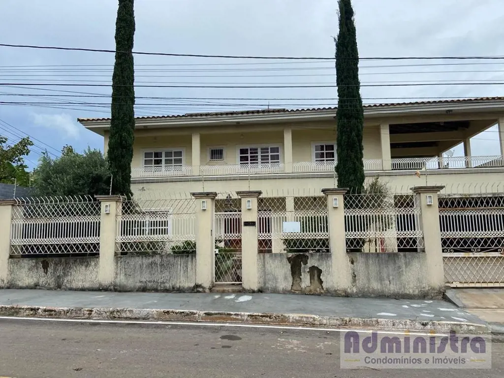 Excelente casa de 2 pavimentos com 5 suítes e área de lazer completa!   Venha mo...