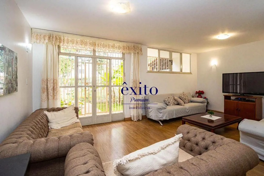 Asa Sul, SHIGS 704 Bloco F. Casa à venda!Um lar com muitas histórias e inúmeras ...