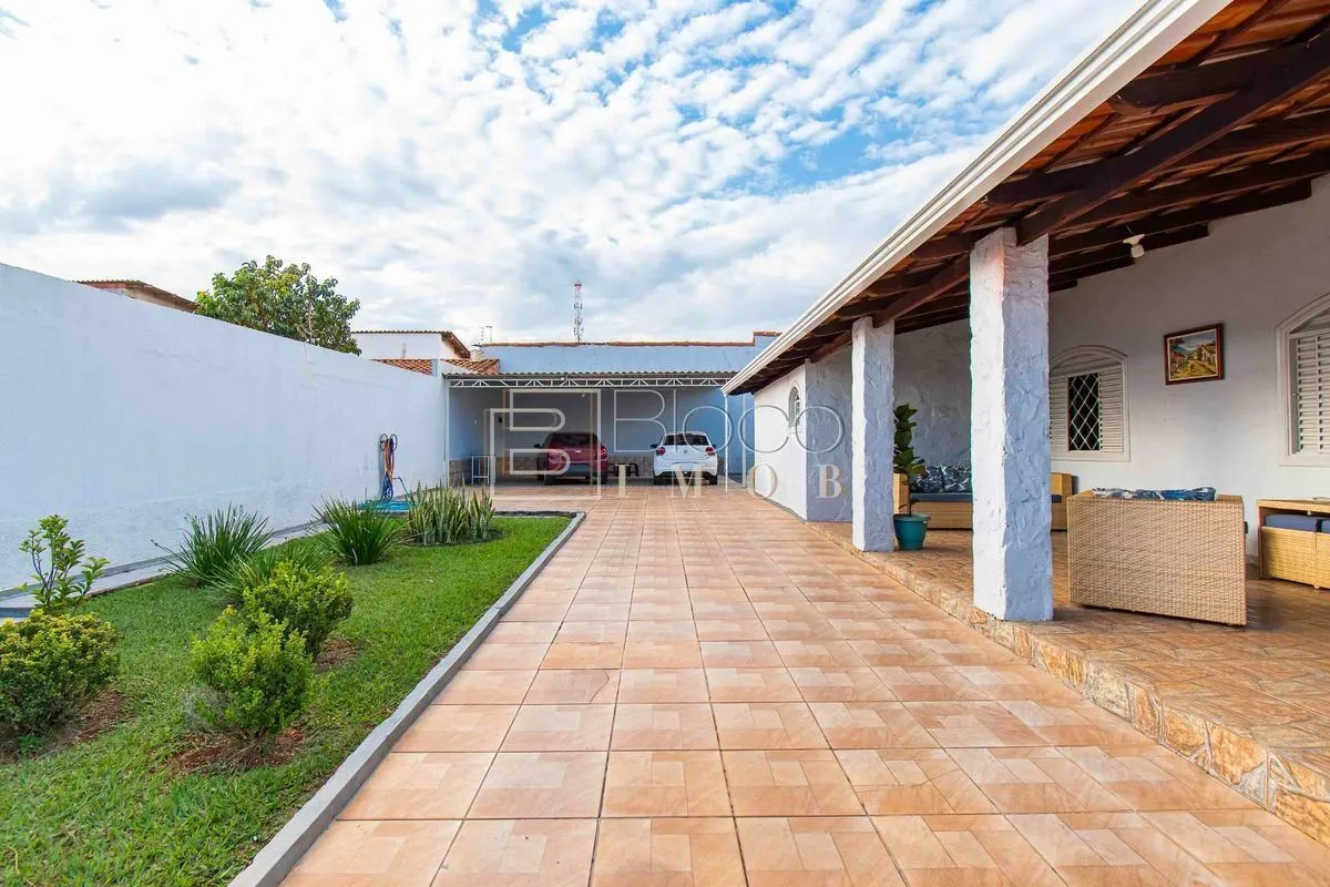 CONDOMÍNIO MORADA DA SERRASENDO UMA CASA  TERREA.(3)Quarto, sendo 1 suíte Sala i...