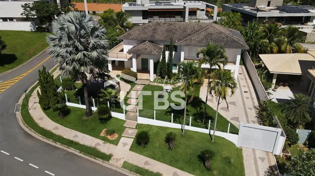 COD U-0023453 - Casa Cruzeiro do SulUm imponente e amplo sobrado de esquina em u...