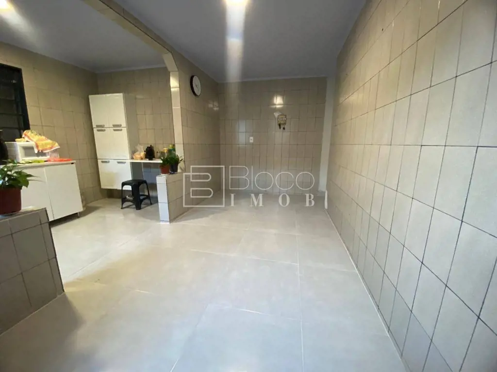 VENDO Excelente casa com 2 quartos + 2 kitnets na QR 407 em Samambaia Casa princ...