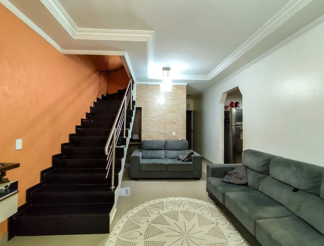 Sobrado Reformado - 4 Quartos - 248m² - QNO 4 - Ceilândia NorteAmplo, elegante e...