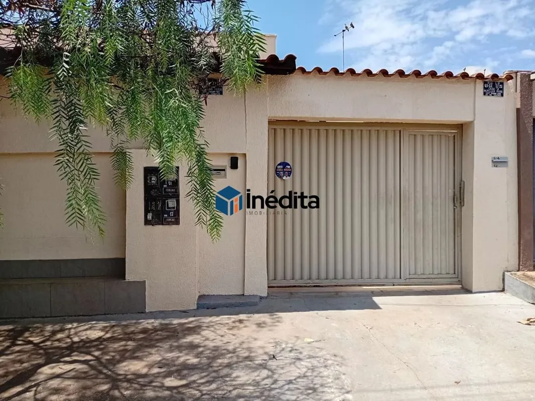 Excelente casa residencial no Papillon Park.LOCALIZAÇÃO:Localizado em um setor q...