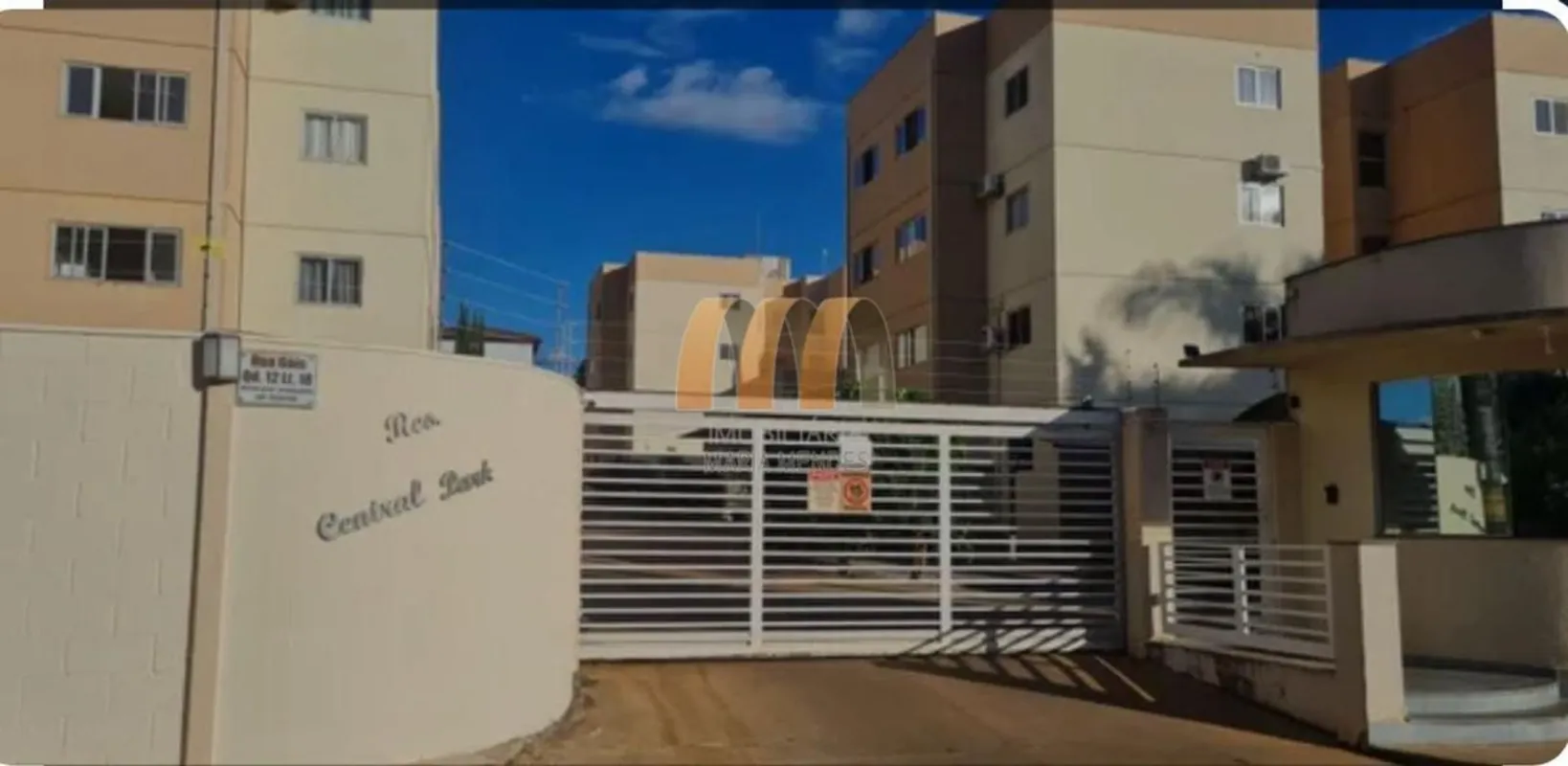 02 quartos sendo cama, armários, cortina, ar condicionado, sala de TV com painel...